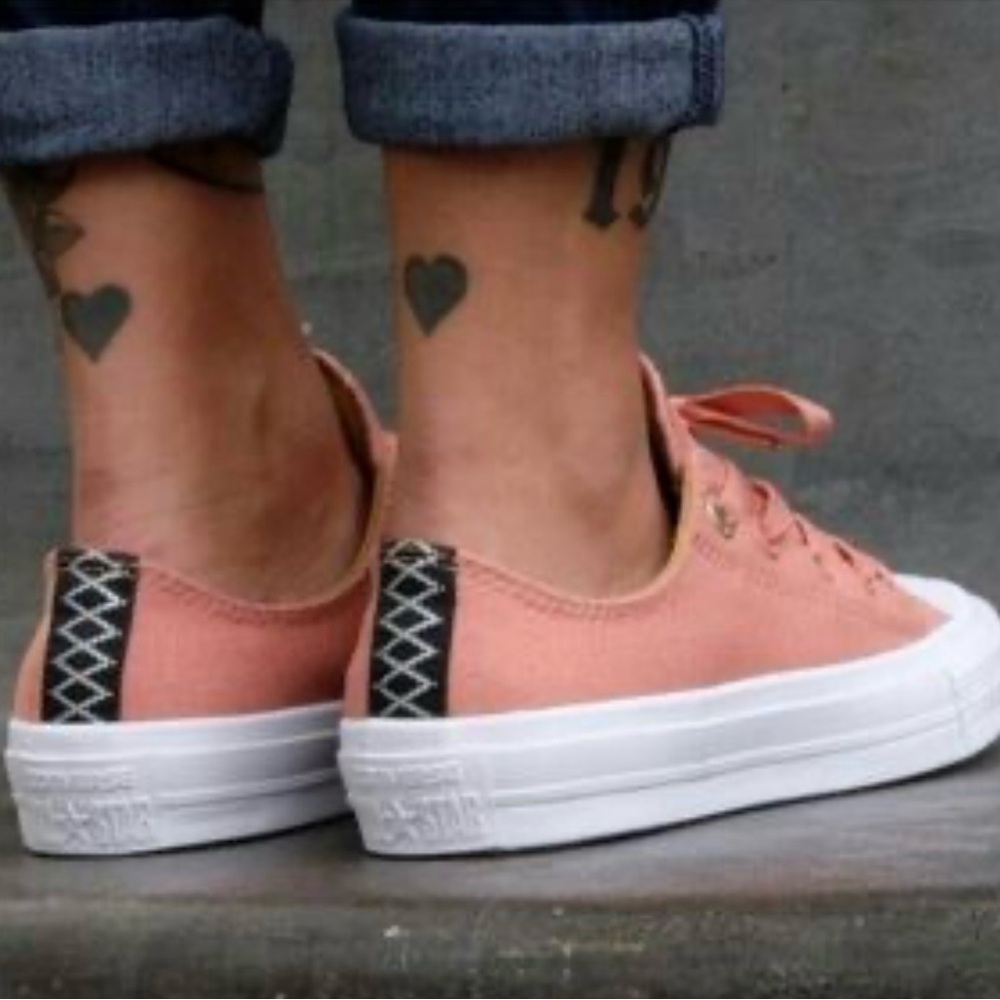 Chuck Taylor Converse with lunarlon, low top, peach with black laces, size 8.5 - Picture 12 of 12